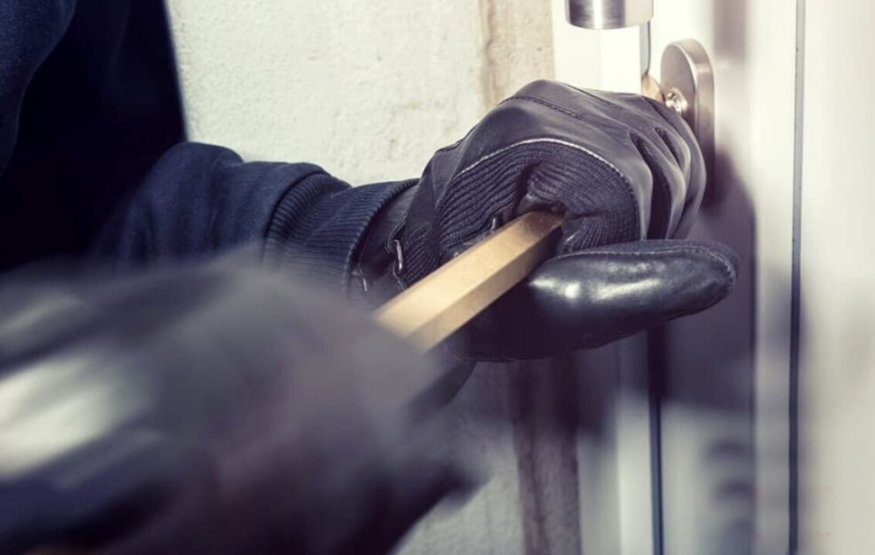 Scassinatore ladro furti