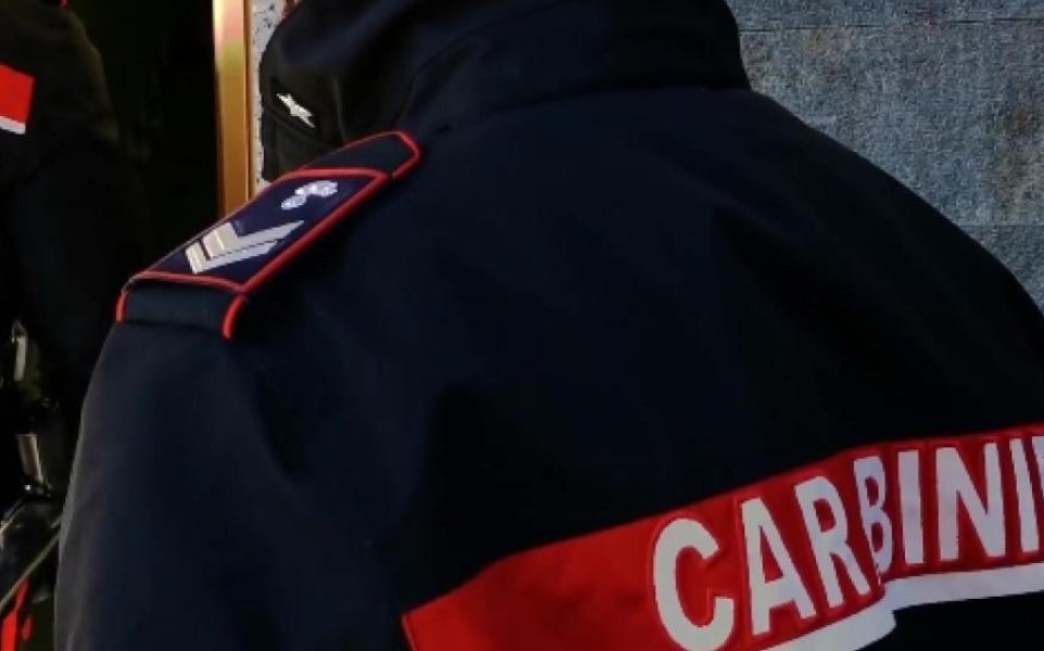 Sequestrati 45mila euro. Le accuse vanno dall'associazione mafiosa all'estorsione, danneggiamento, falso materiale e ideologico, truffa e anche calunnia. Uno degli arrestati è stato bloccato mentre era in crociera