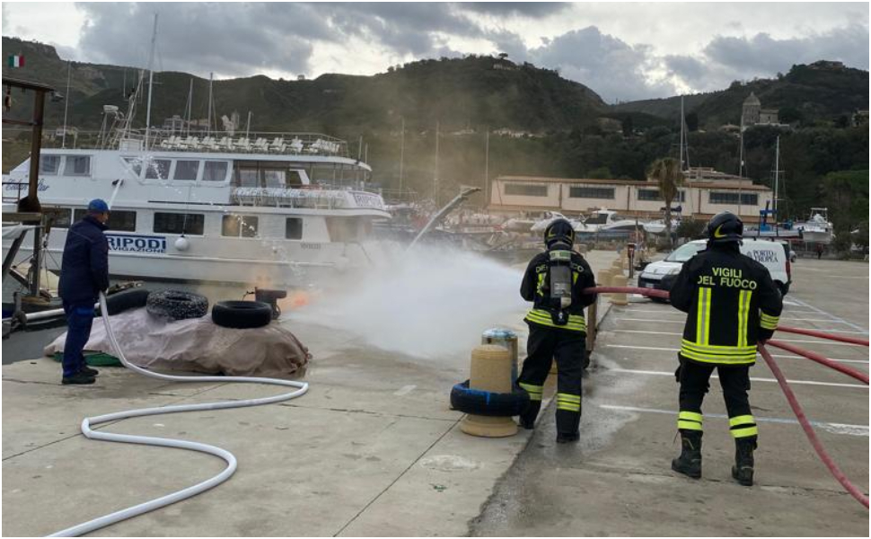 esercitazione tropea porto antincendio
