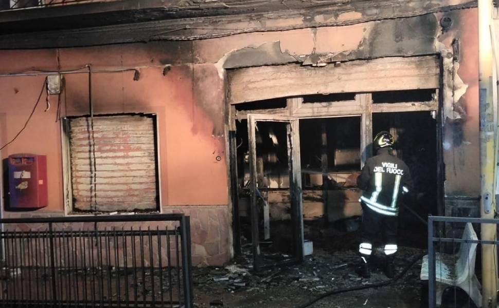 incendio poste mandatoriccio 02