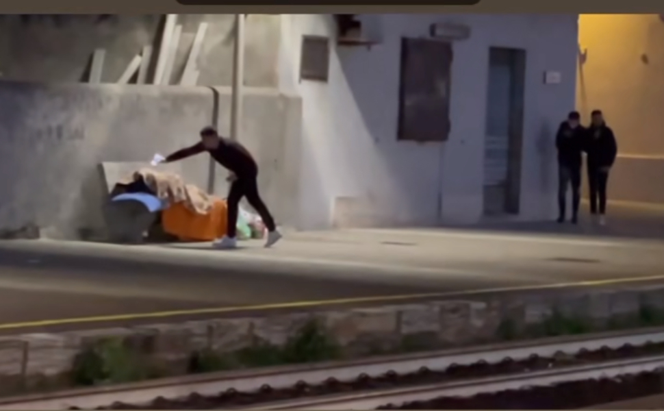 senzatetto bovalino molestie