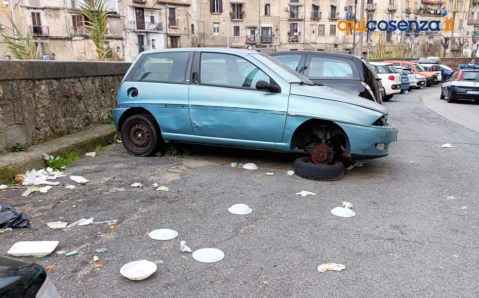 Auto abbandonate Cosenza