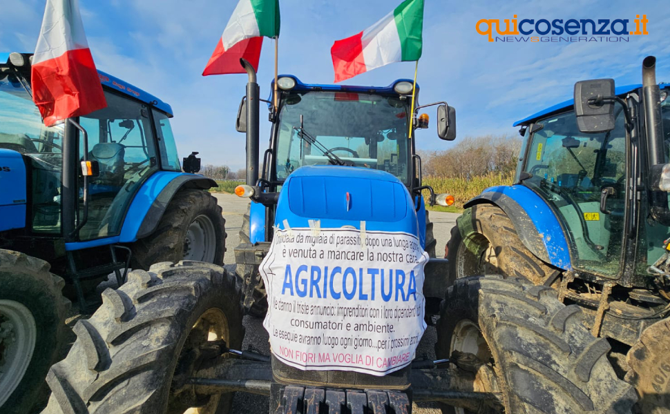 agricoltori protesta trattori rende 04
