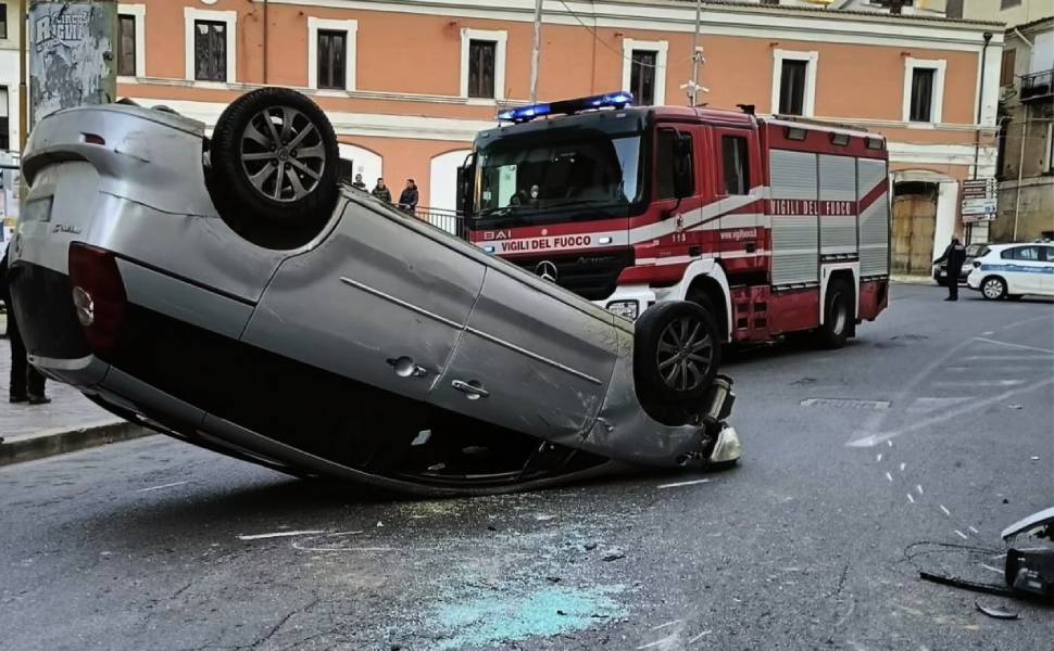 auto capovolta corigliano