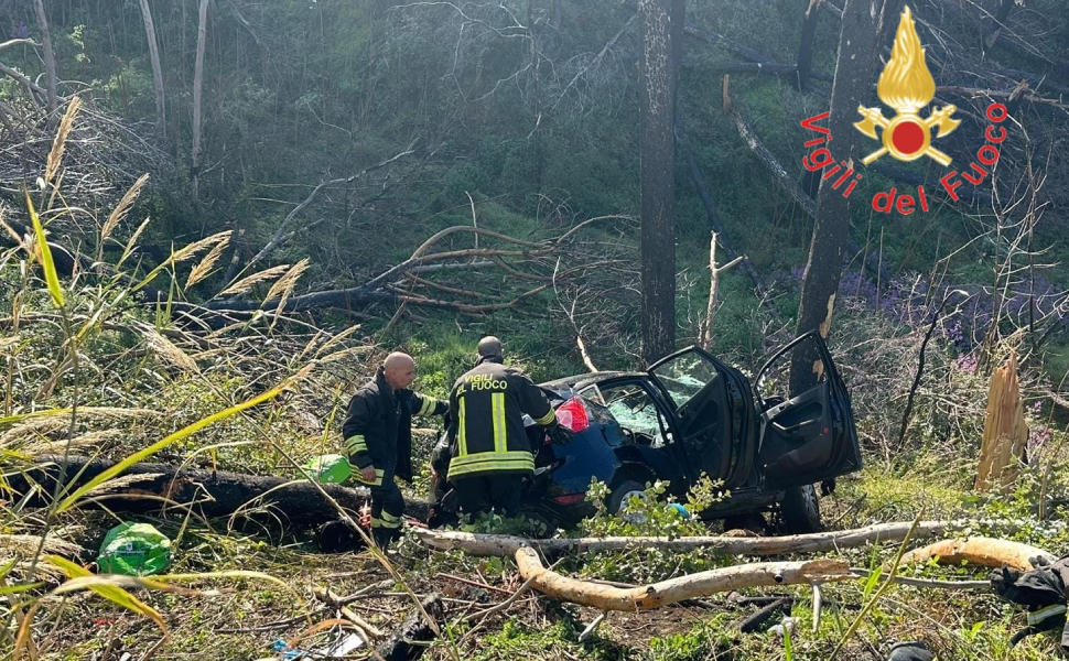 ferito burrone vigili fuoco cz 02