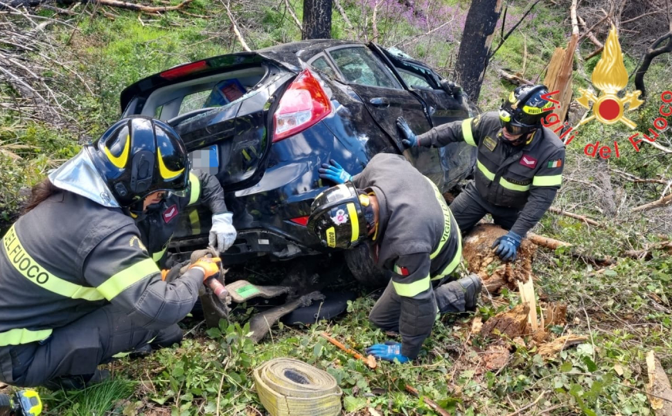 ferito burrone vigili fuoco cz 04