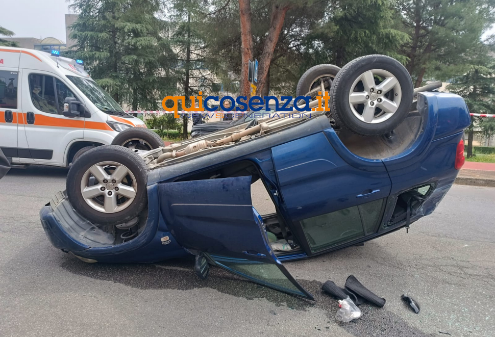 Auto ribaltata Rende