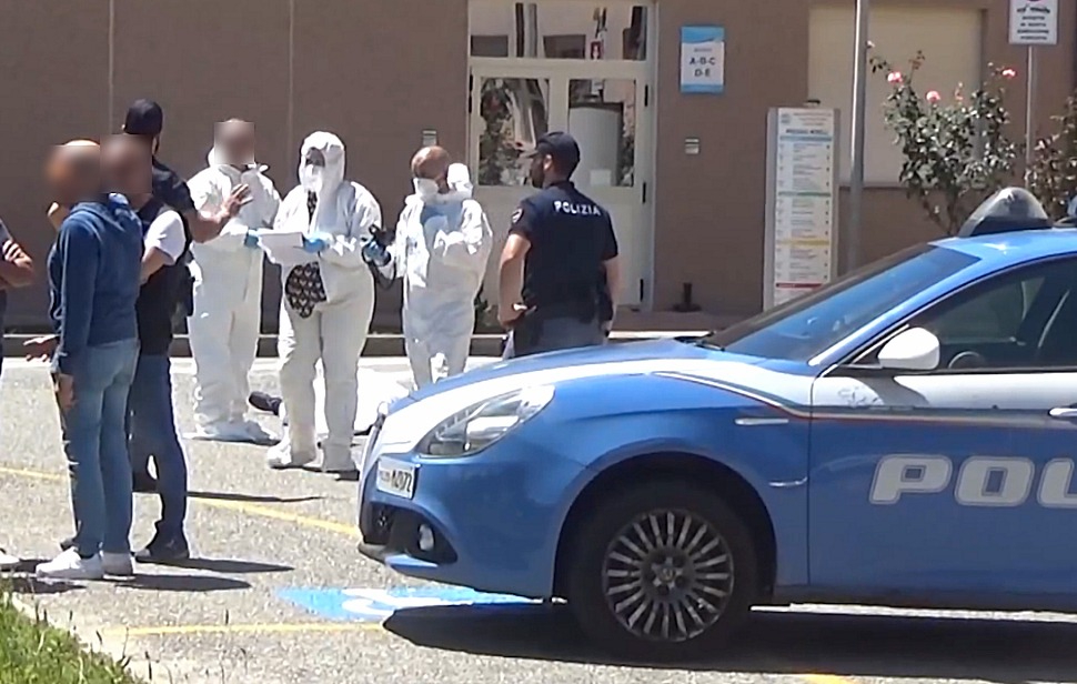 reggio morelli accoltellato polizia