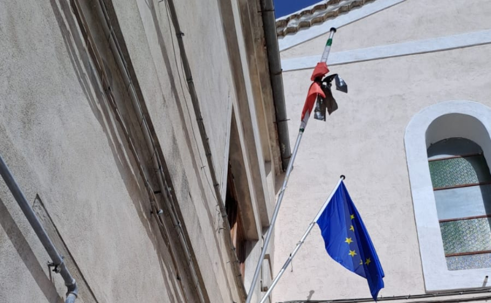 bandiera-lutto-Campana