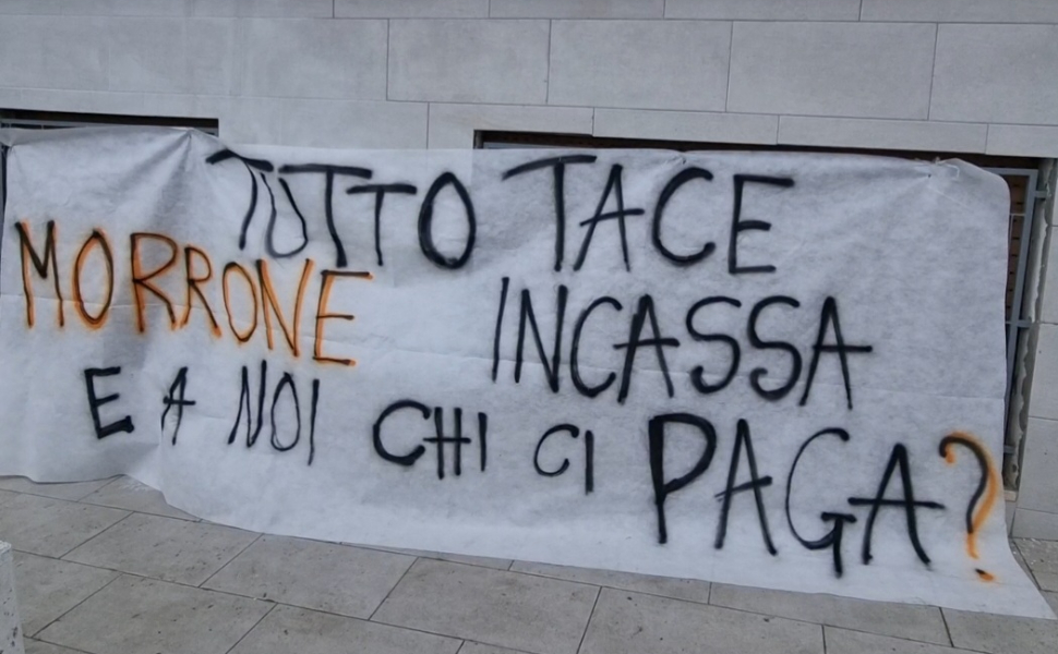 dipendenti villa sorriso montalto protesta striscione
