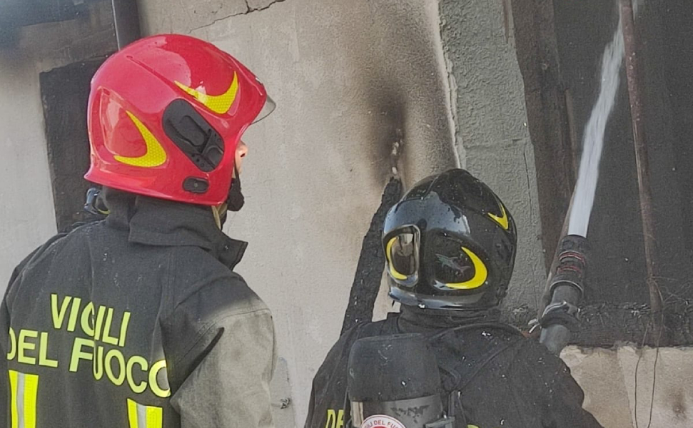 vigili fuoco abitazione estiva crotone 02