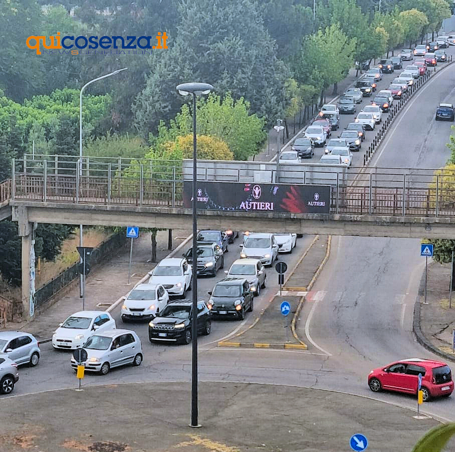 Rai fila traffico via Marconi rotonda