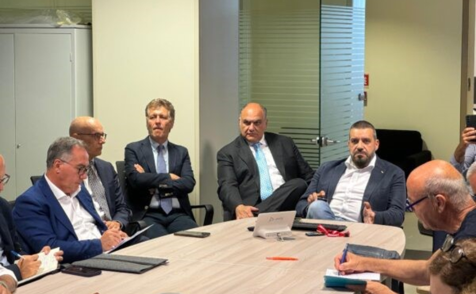 Tavolo-del-lavoro_Calabrese