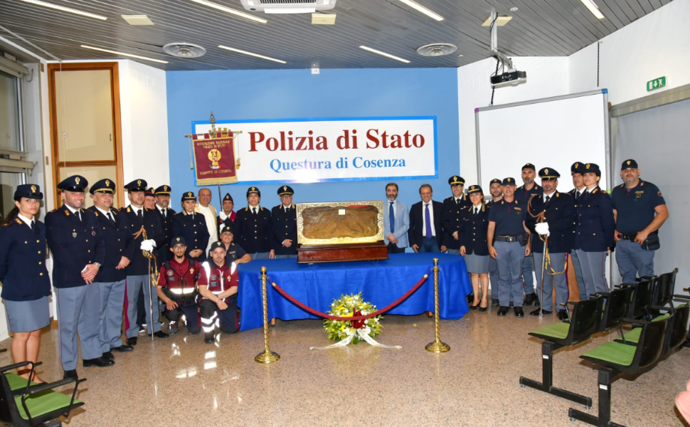 sacro-mantello-di-san-Francesco-di-Paola in Questura a Cosenza