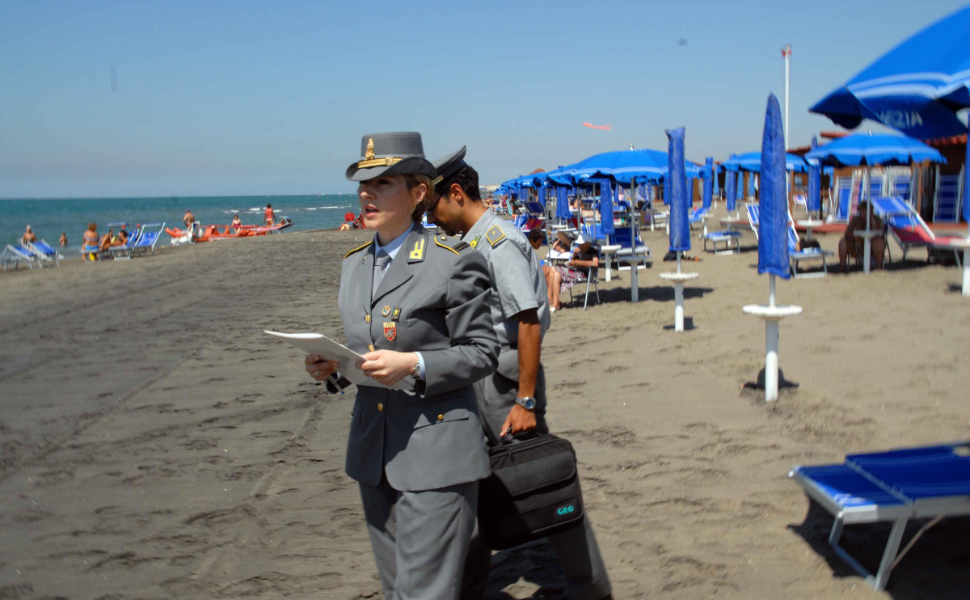 guardia-di-finanza-spiaggia