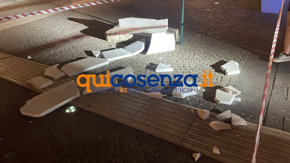 statua vandalizzata Cosenza