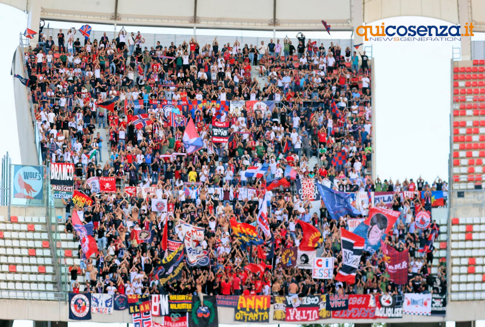Tifosi Cosenza a Bari