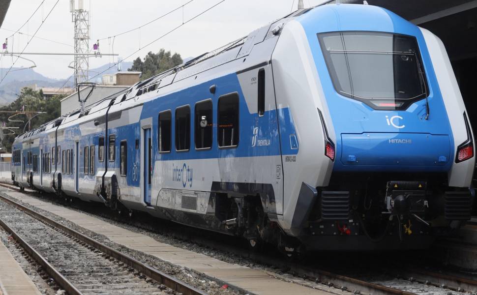 Intercity ibrido trenitalia