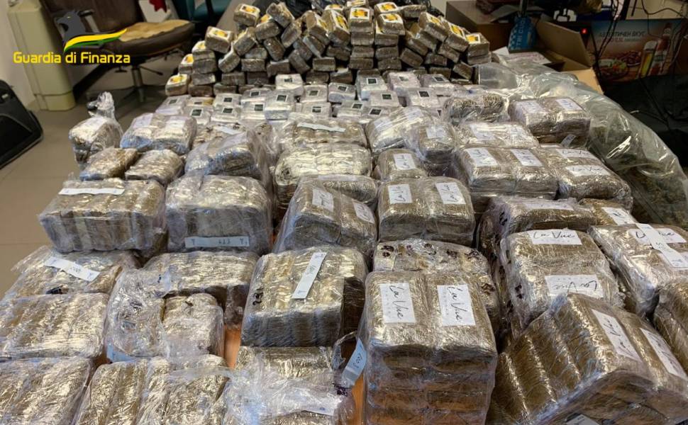 droga-guardia-finanza-pisa