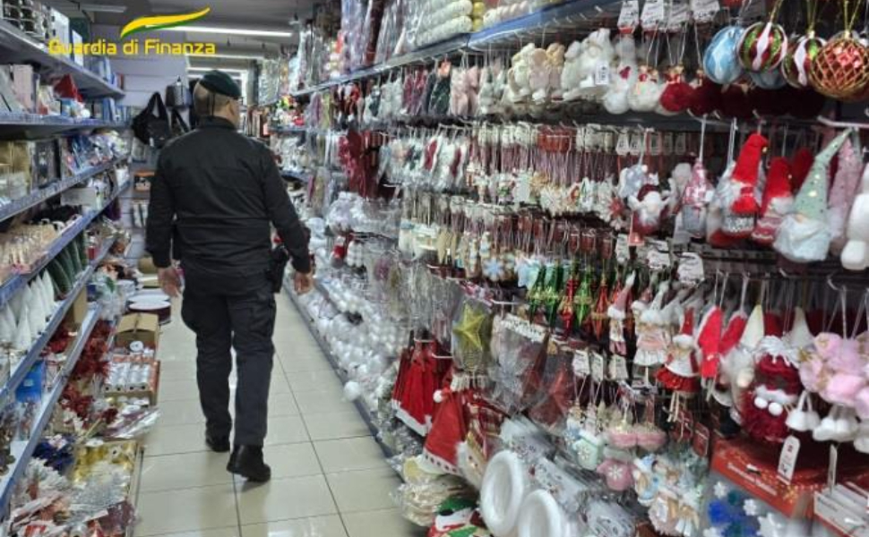 Addobbi di Natale sequstro