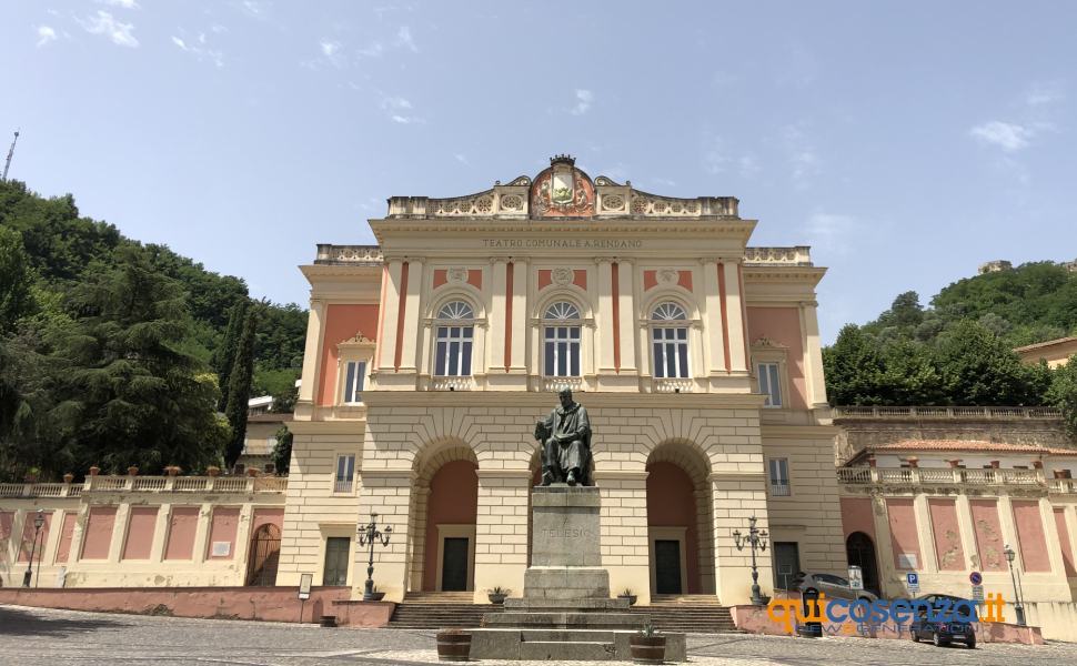 Teatro-Rendano-piazza-15-Marzo-1