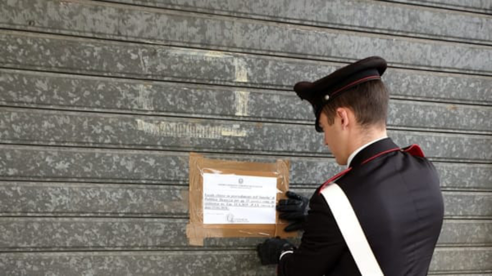 negozio-chiuso-da-carabinier