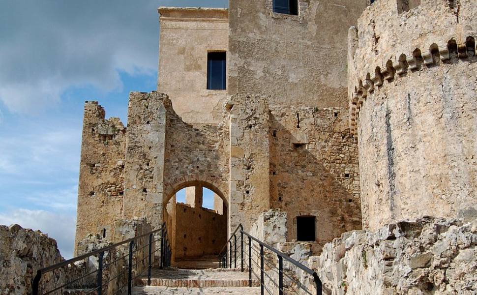 Castello Rocca Imperiale 02