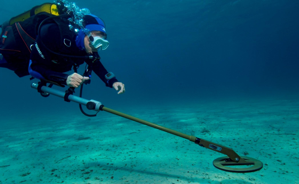 metal-detector_sub_mare.