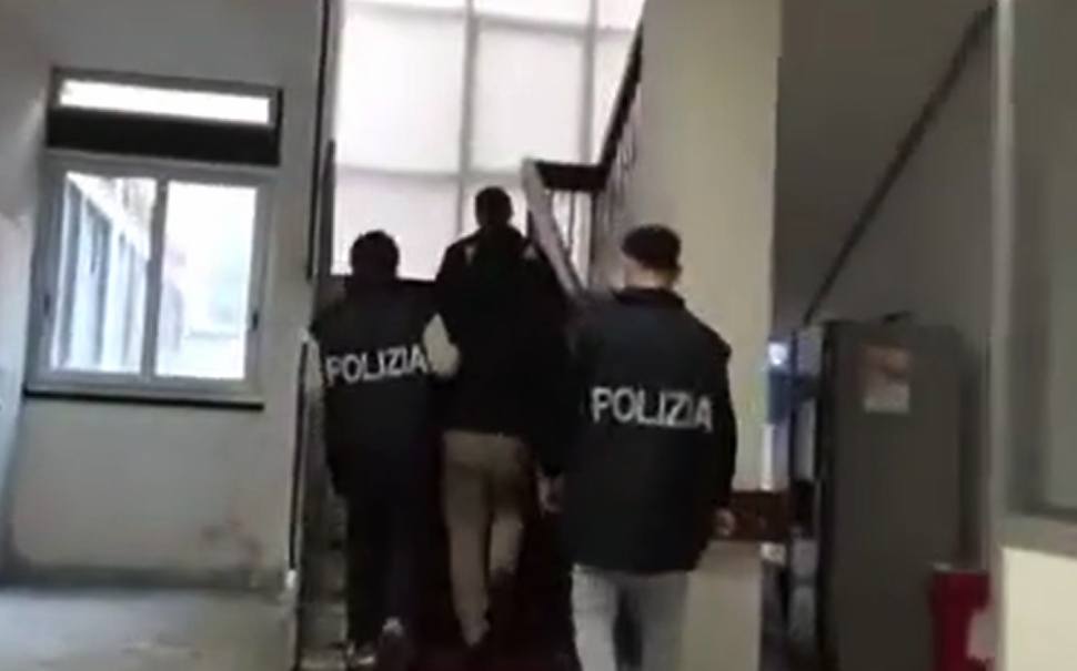 polizia arresto pedopornografia on line hello