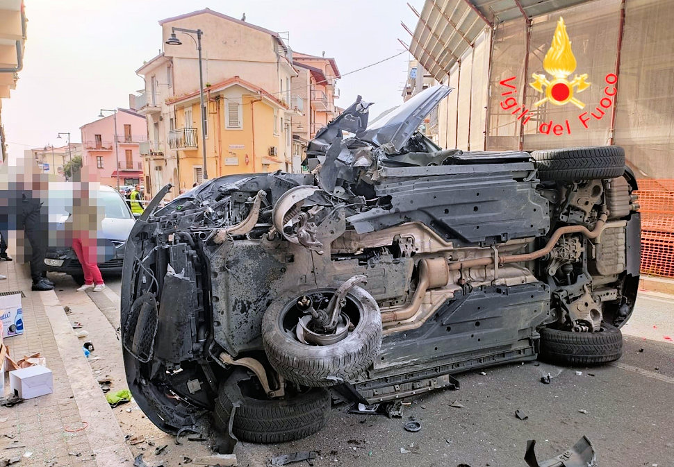 Auto ribaltata lamezia_1