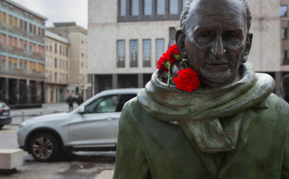 Giacomo-Mancini statua