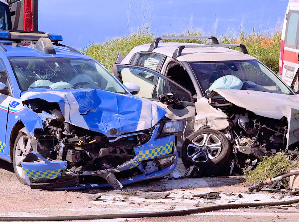 Incidente auto polstrada