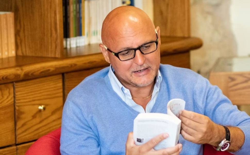 Prof. Roberto Carnero