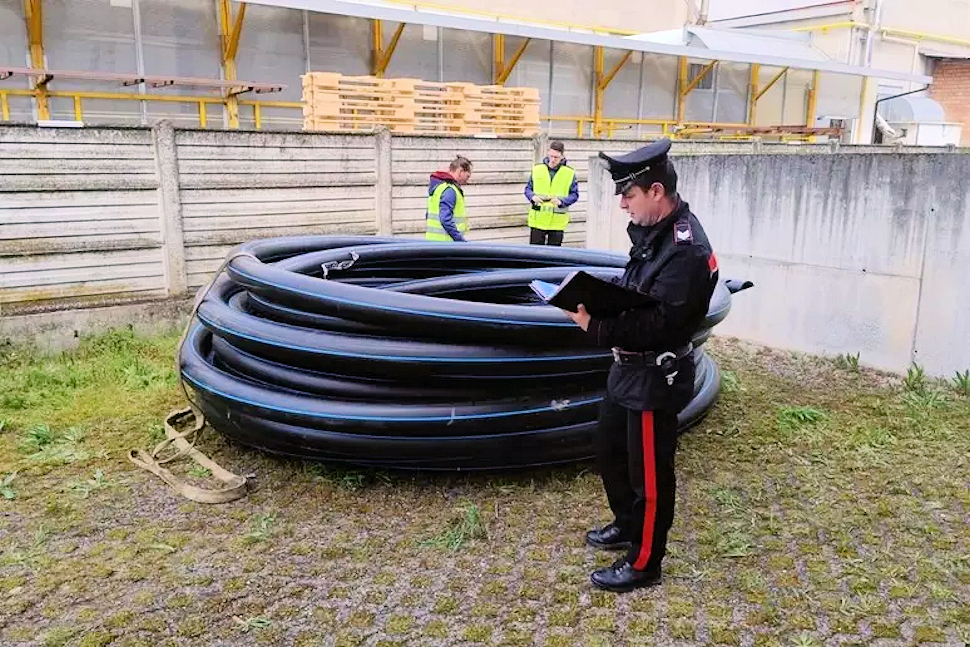 Tubo plastica incidente sul lavoro