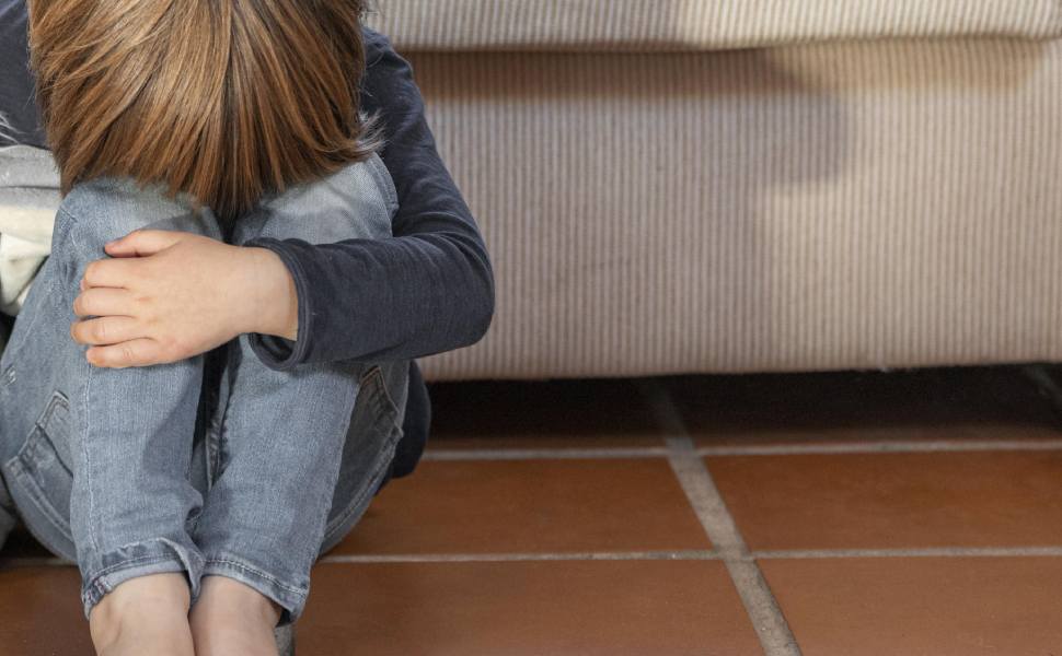 bambino maltrattamenti generico