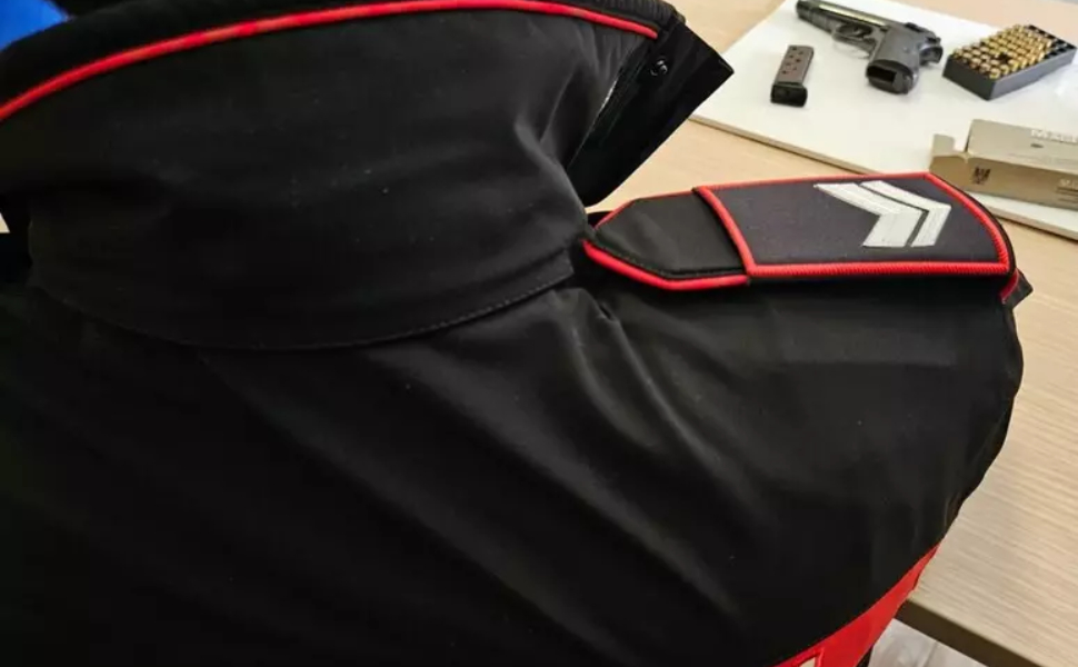 carabinieri_pistola_uniforme