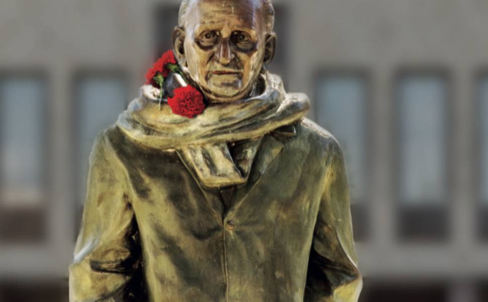 statua mancini cosenza