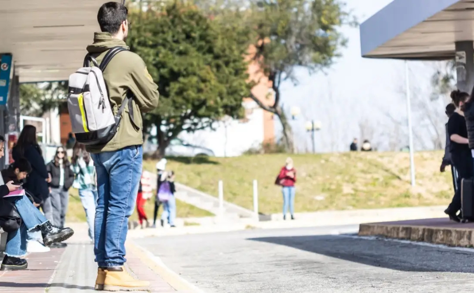 Unical_studente_pensiline