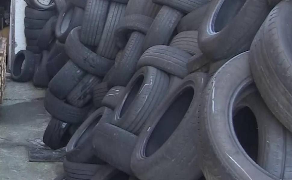 pneumatici ammassati generico