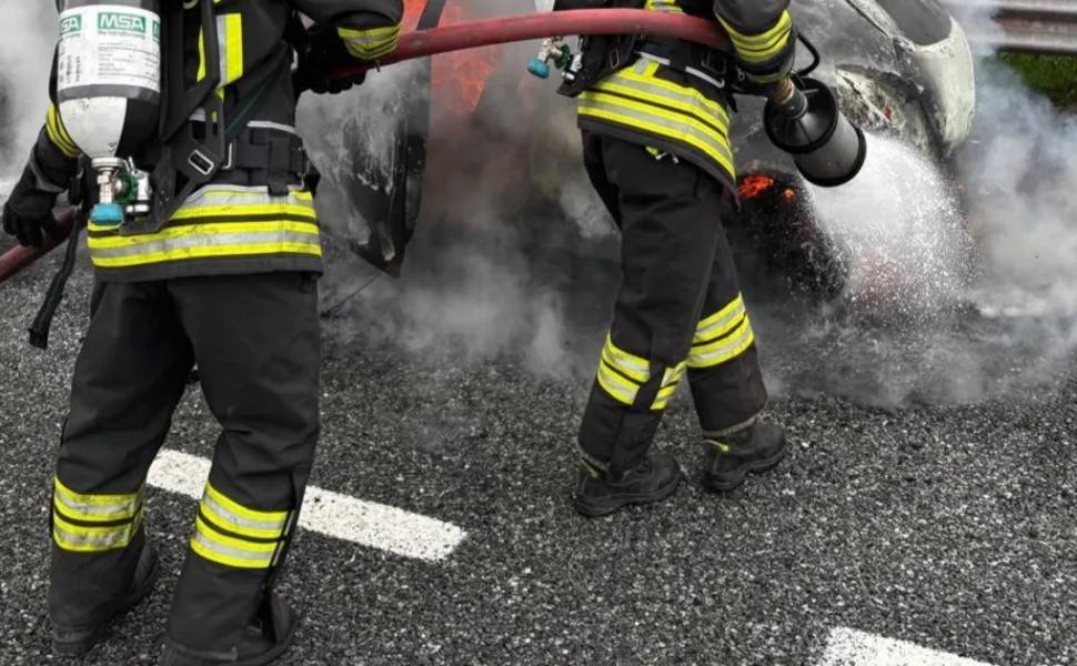 auto fiamme vigili fuoco