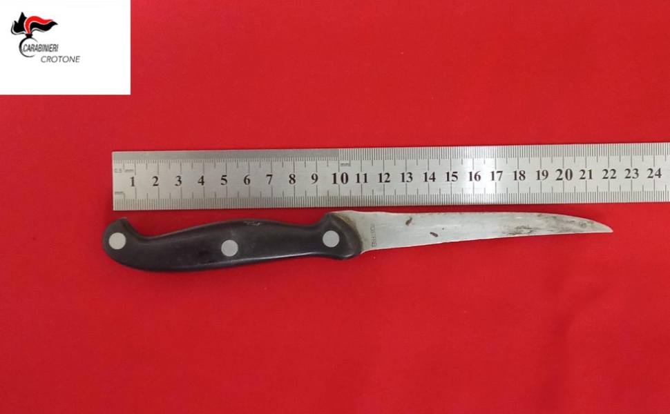 coltello sequestro carabinieri mesoraca