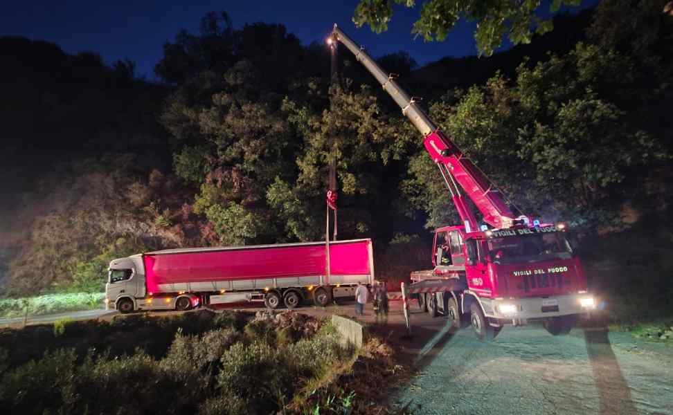 recupero tir vigili fuoco