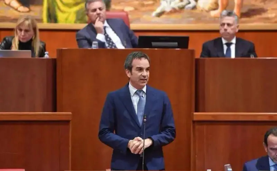 Roberto-Occhiuto-in-Consiglio-Regionale