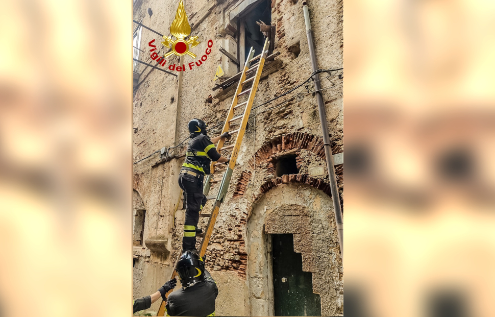 Vigili Del fuoco Cosenza vecchia crollo