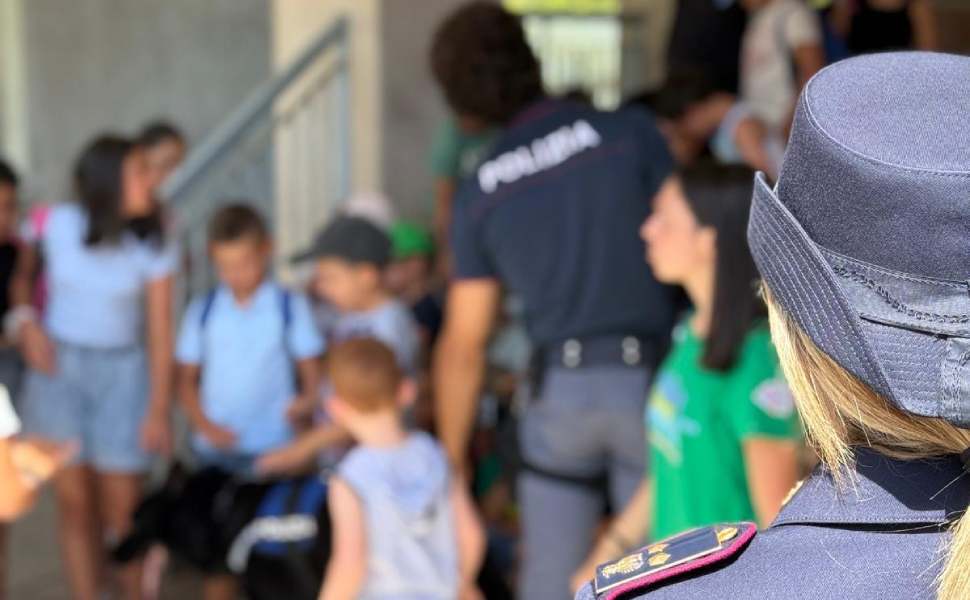 bambini visita polizia commissariato