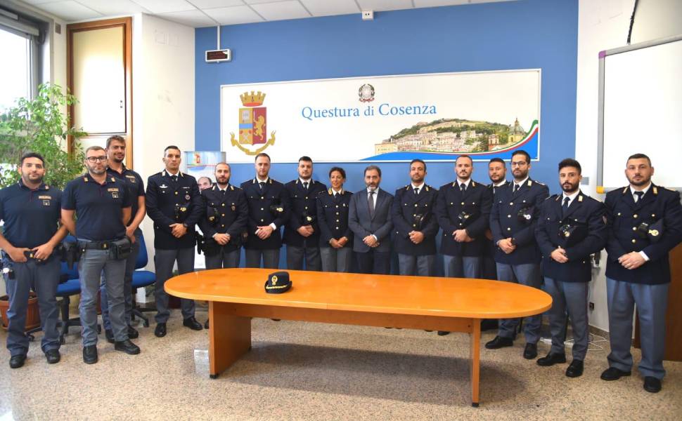 10 agenti questura cosenza