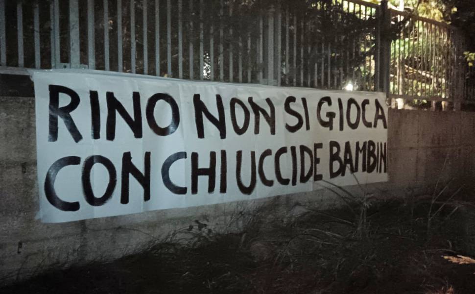 contestazione striscione rino gattuso israele