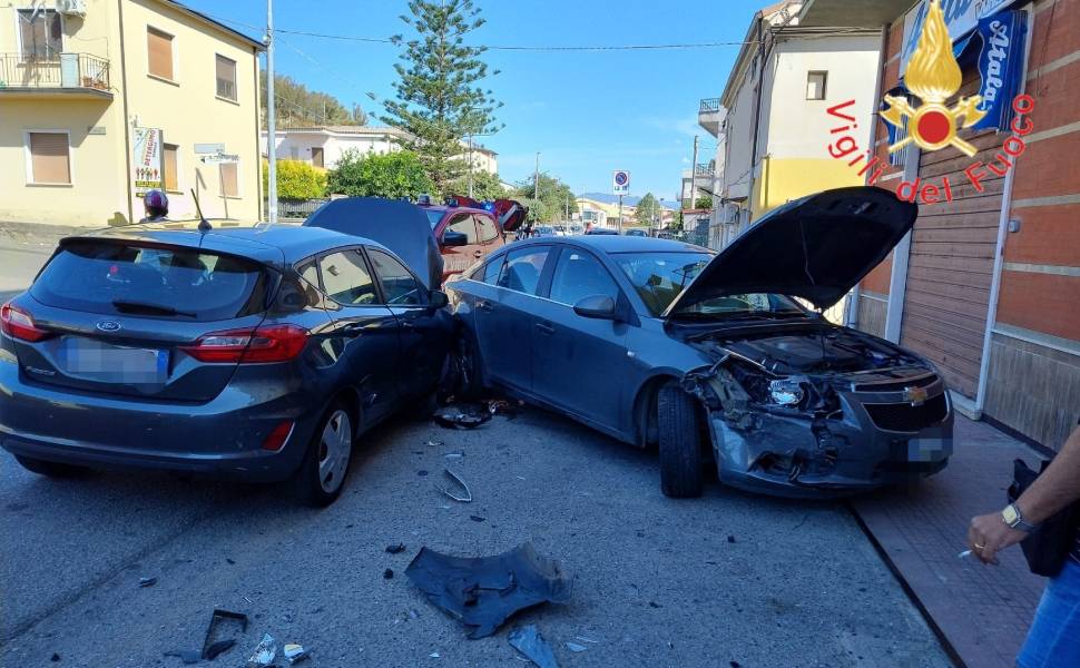 incidente viale magna graecia cz