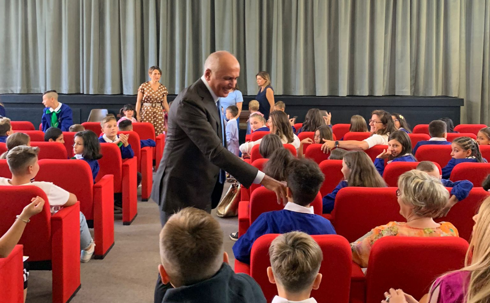 sindaco-di-Cosenza-con-studenti