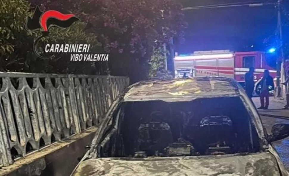 Incendio auto dirigente comunale